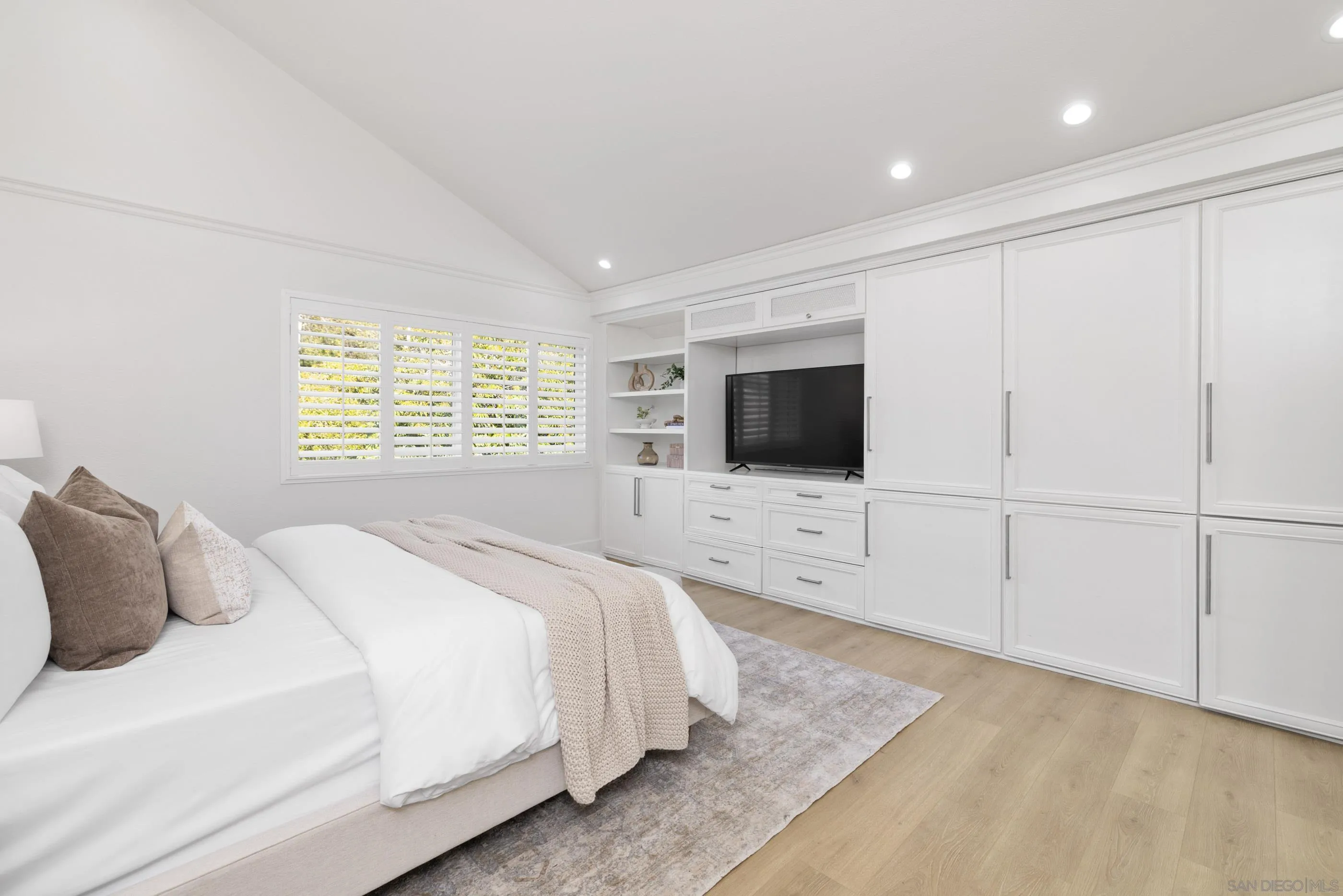 2518 Caminito La Paz