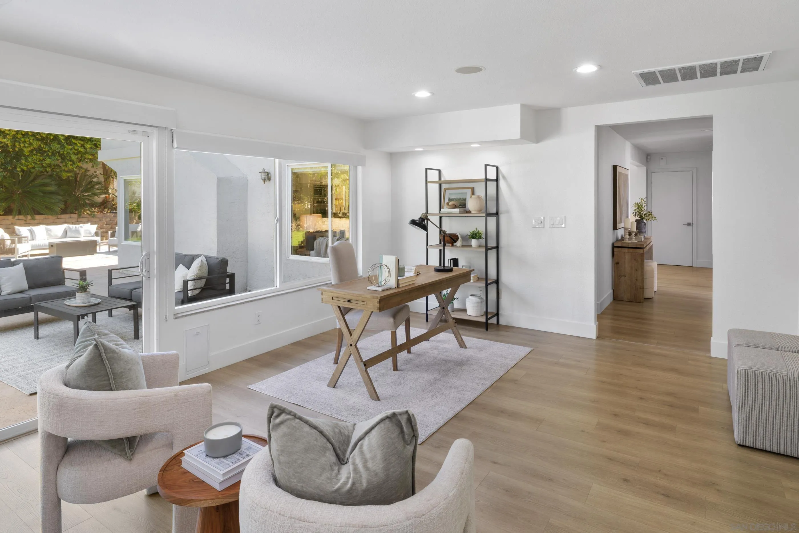 2518 Caminito La Paz