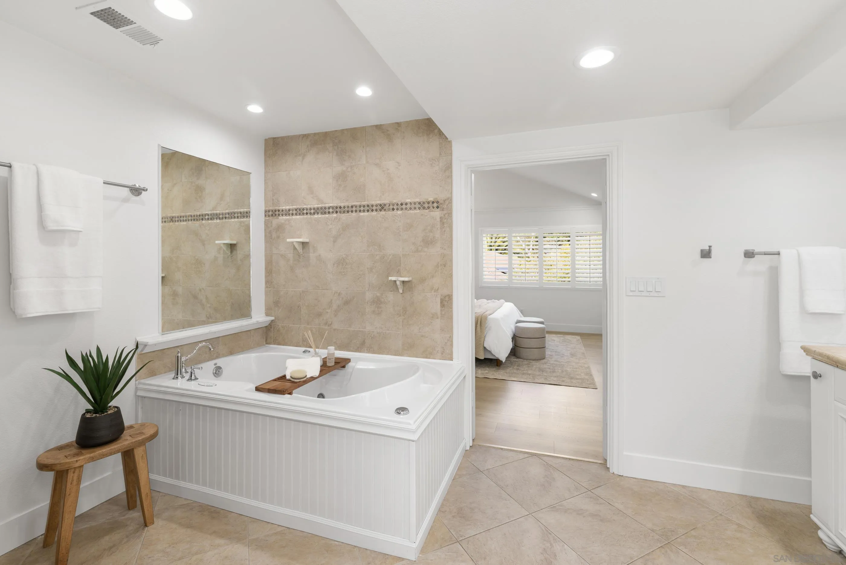 2518 Caminito La Paz