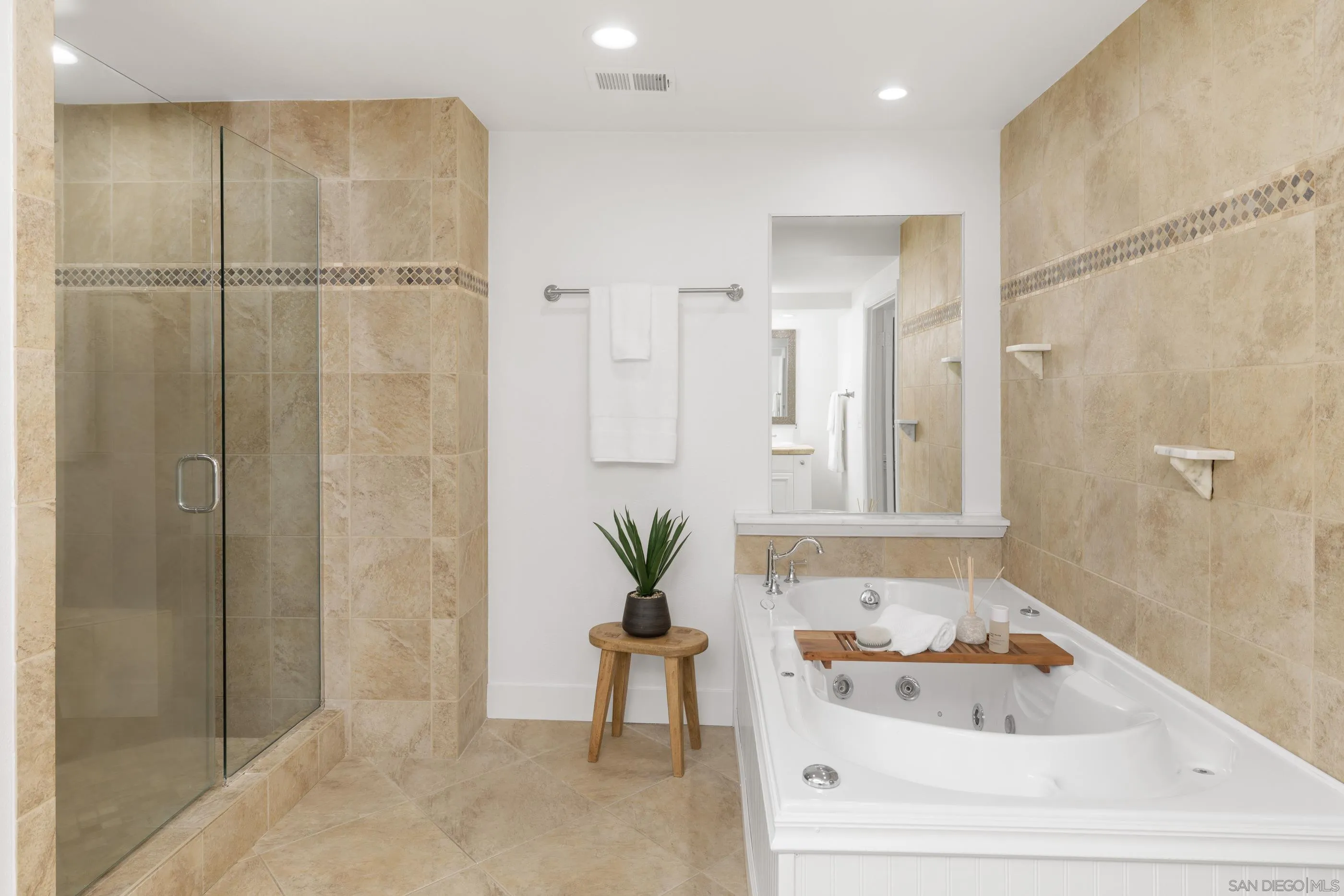 2518 Caminito La Paz