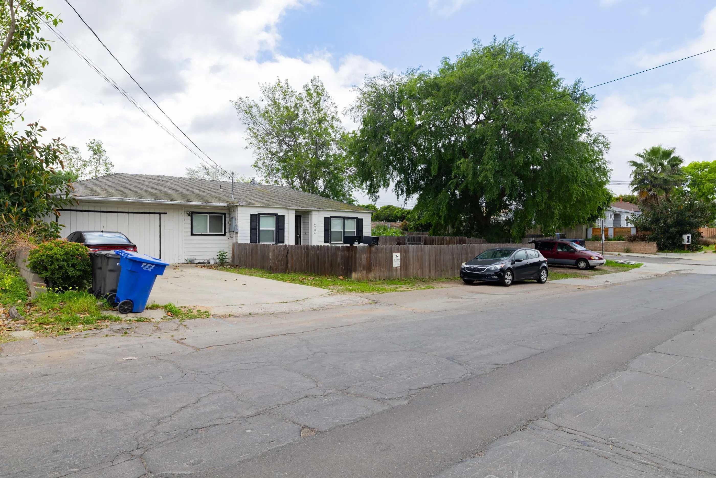 6935 Hoffman Ave
