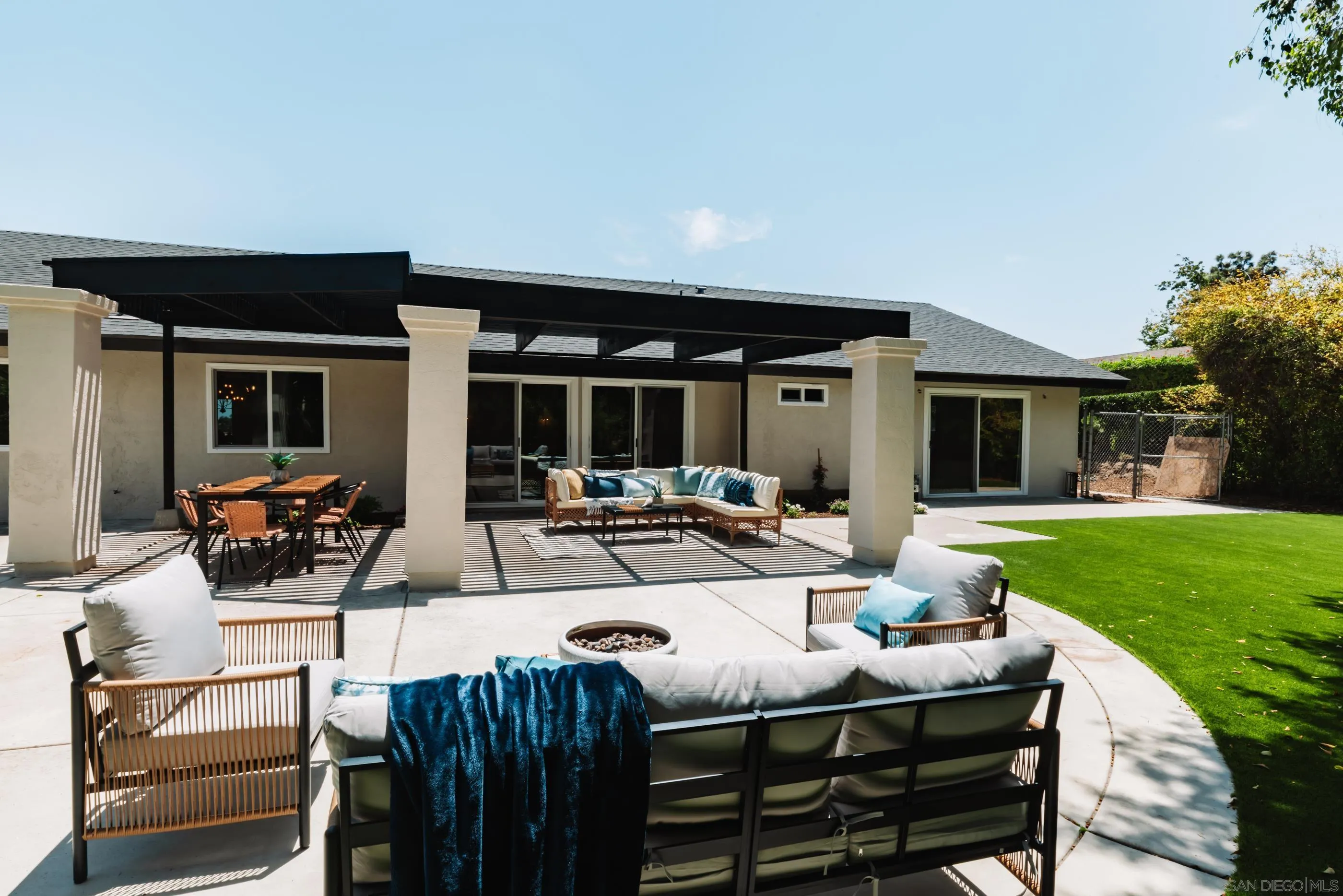 6728 Del Cerro Blvd