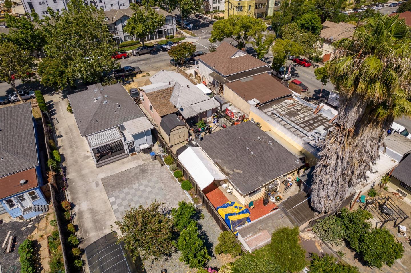 910 S 6th ST