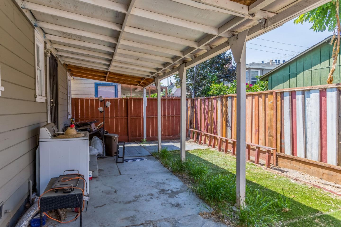 76 N 10th ST