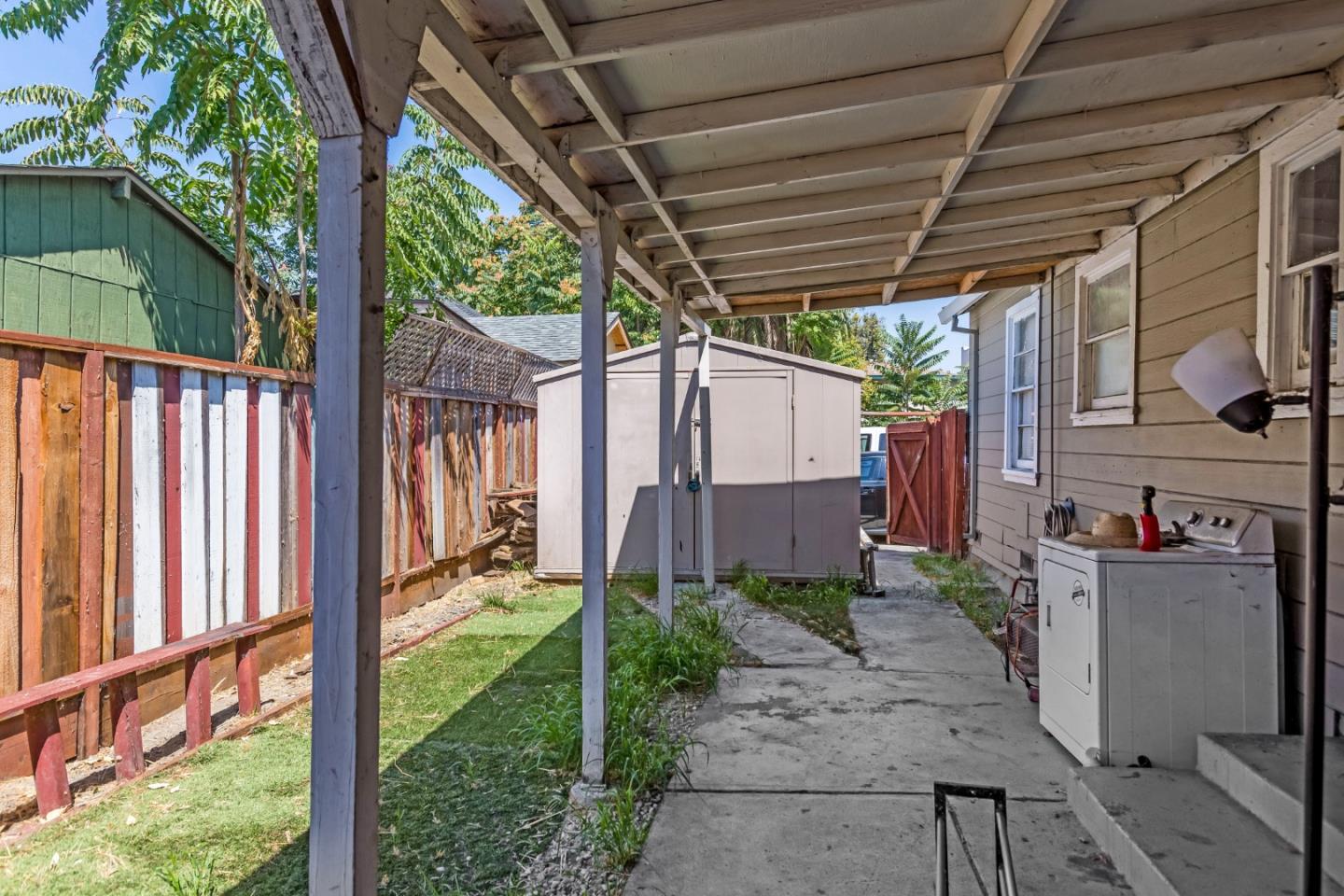 76 N 10th ST