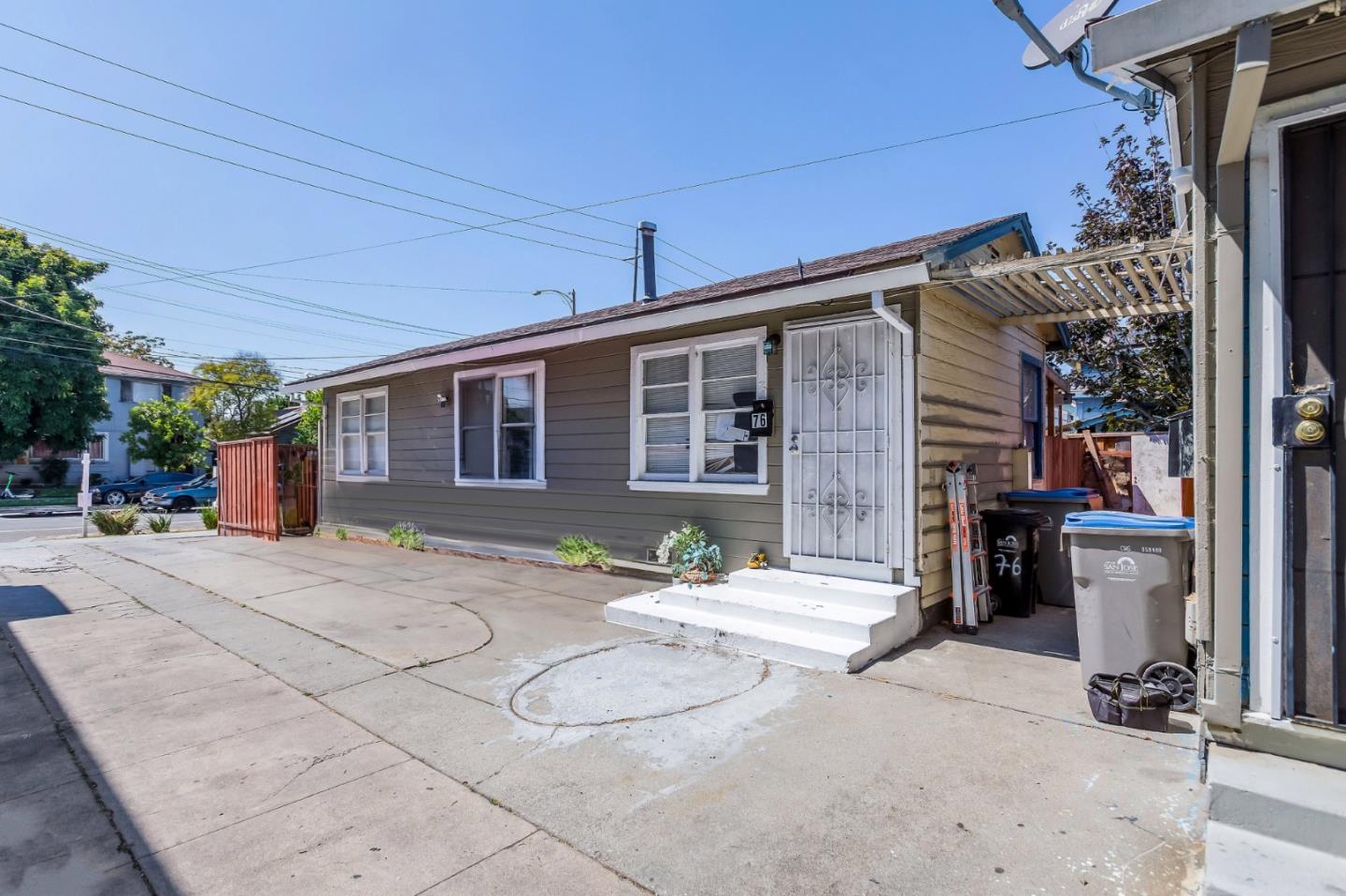 76 N 10th ST