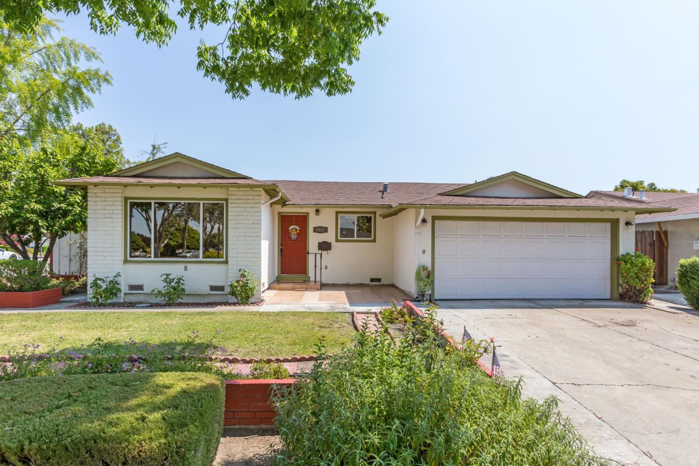 6102 Iowa DR