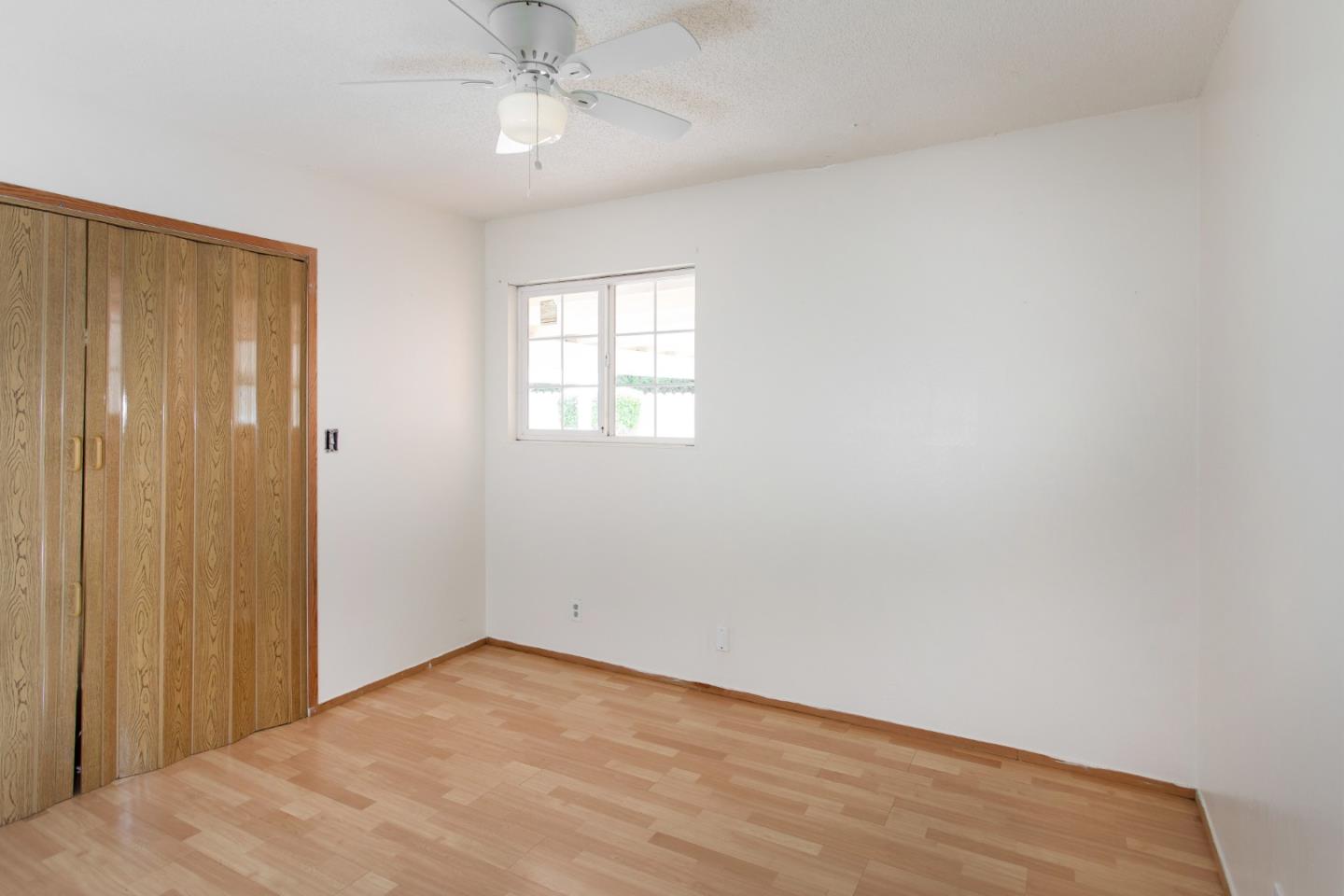 6102 Iowa DR