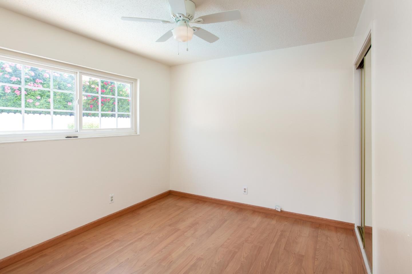 6102 Iowa DR