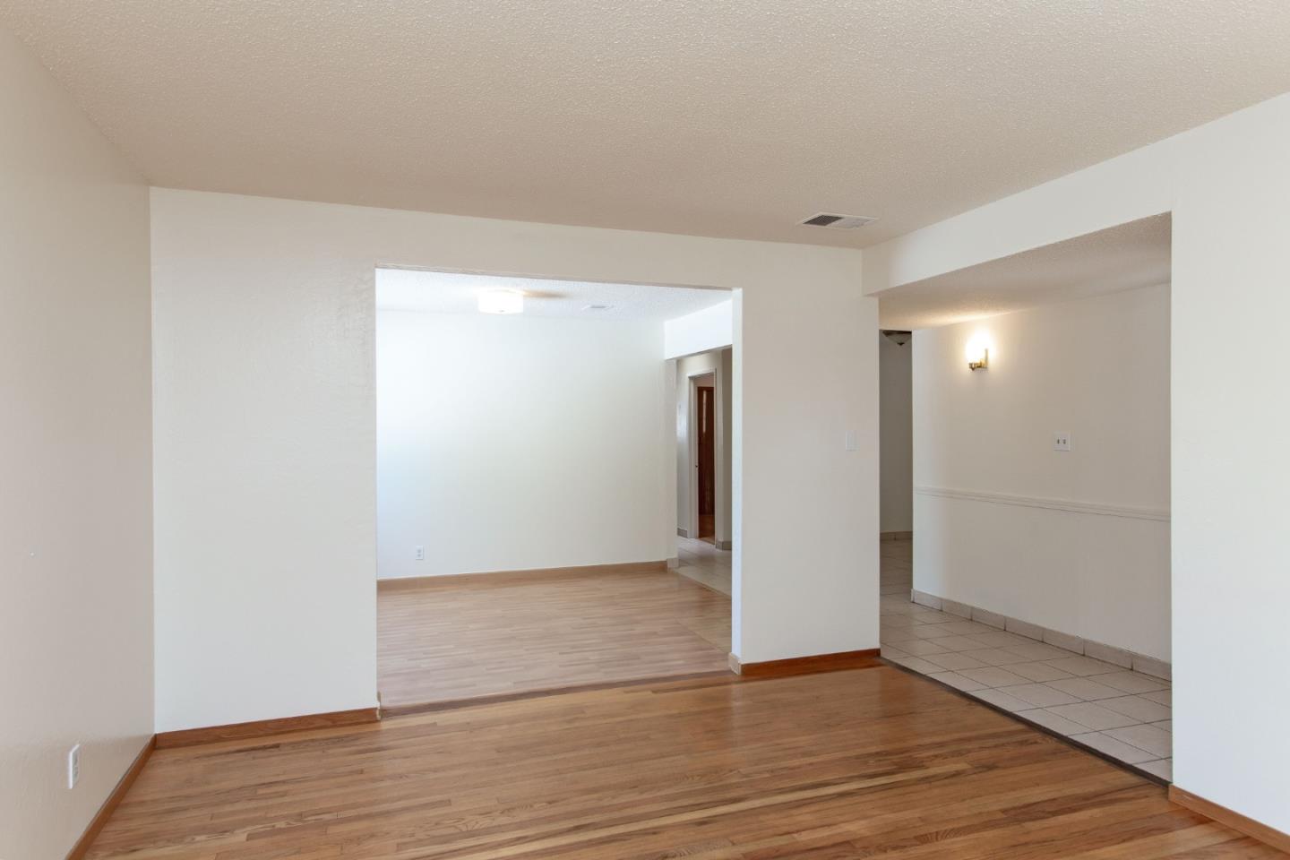 6102 Iowa DR