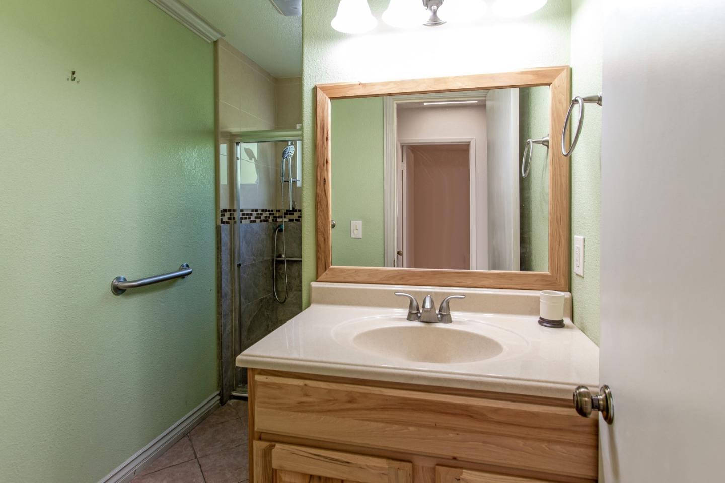 6102 Iowa DR