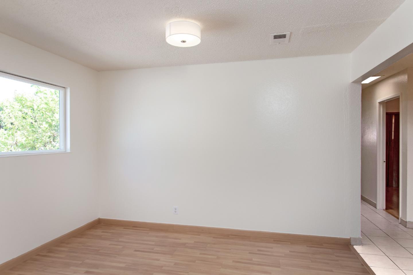 6102 Iowa DR