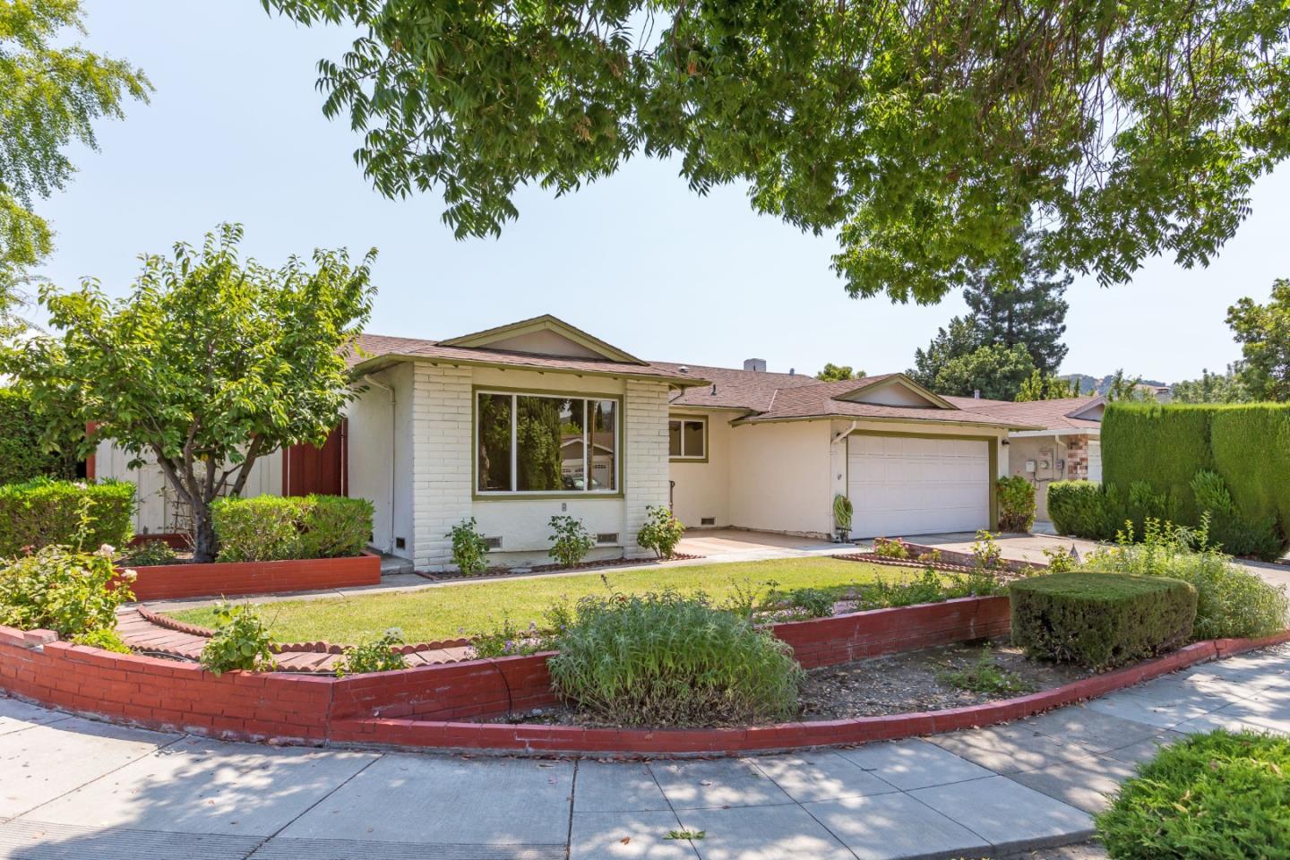 6102 Iowa DR