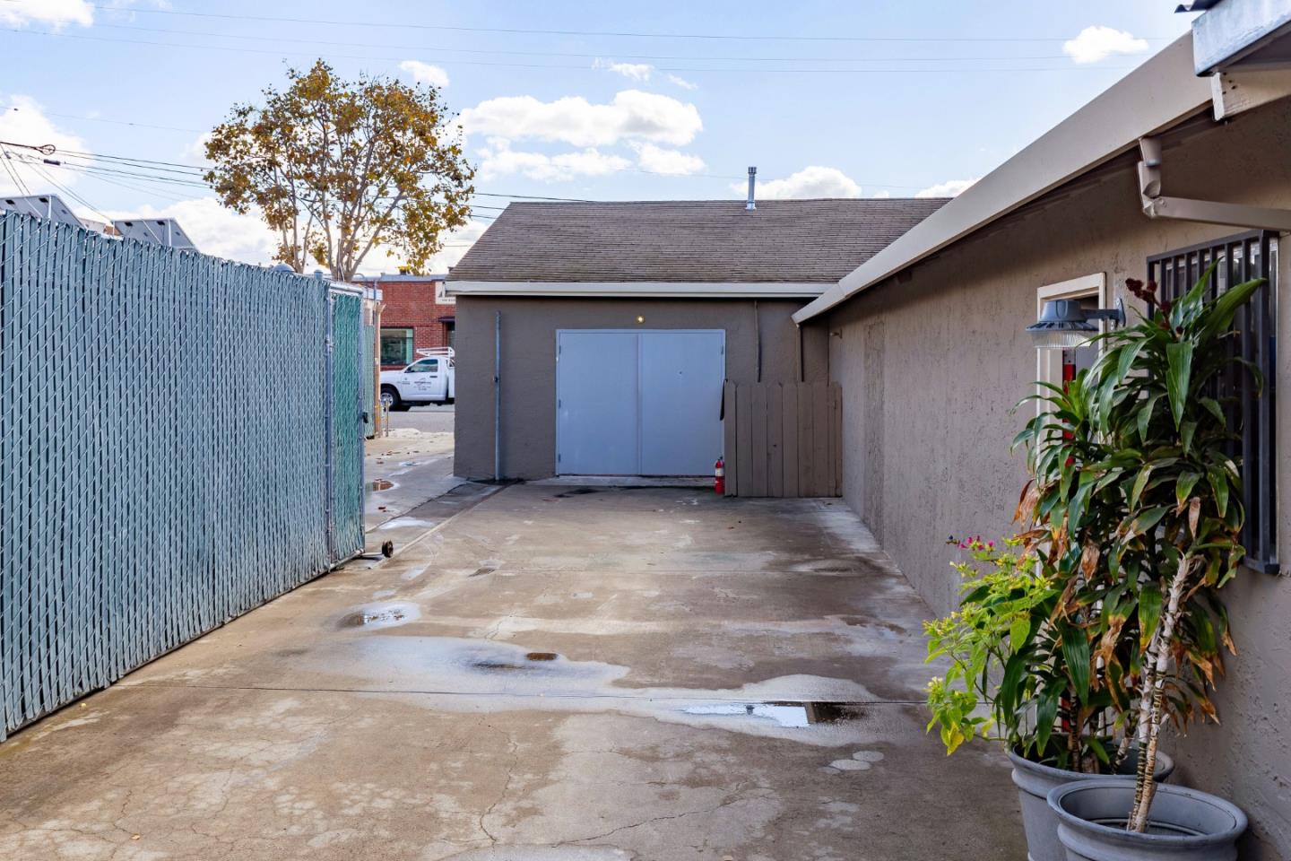 1297 E San Fernando ST