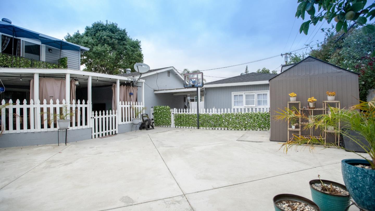 808 Lexington ST