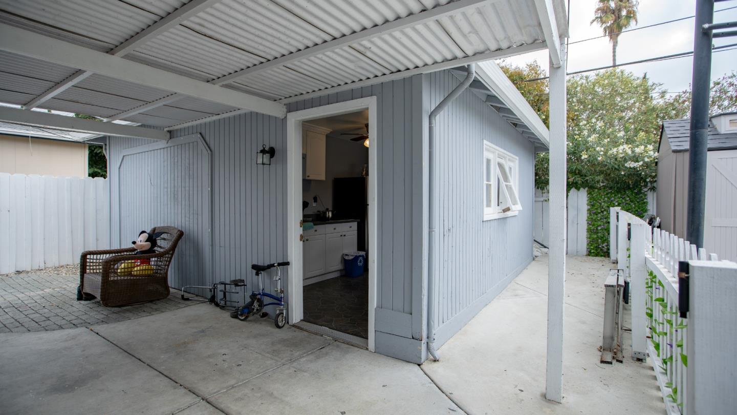 808 Lexington ST