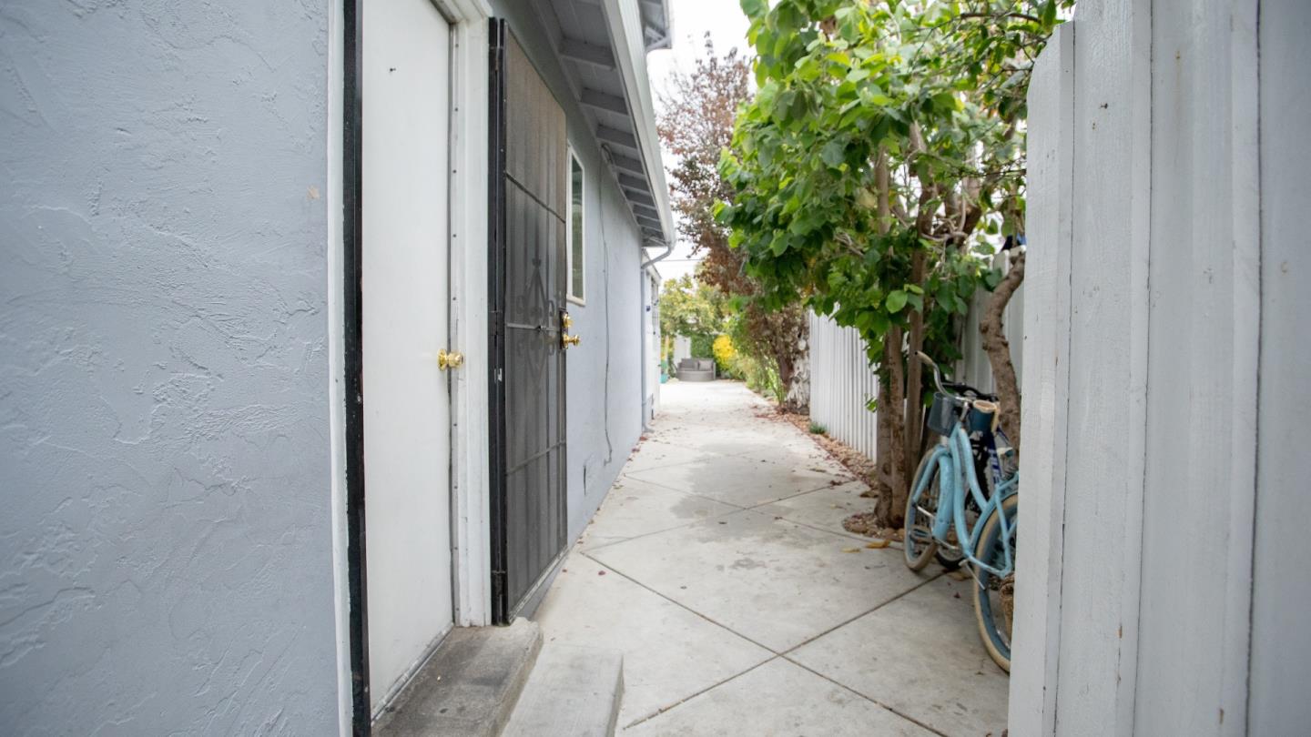808 Lexington ST
