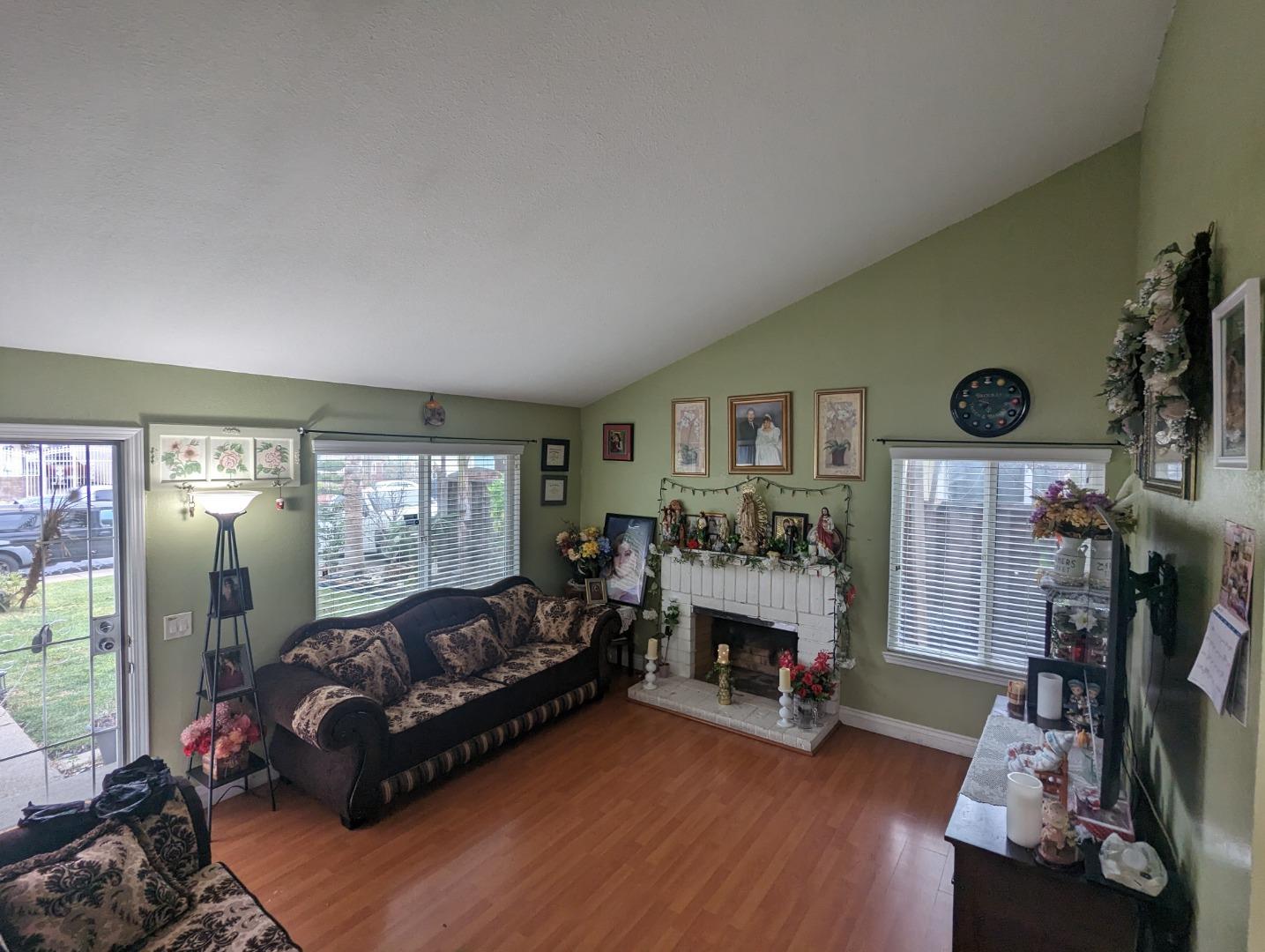 1219 Shoreland DR