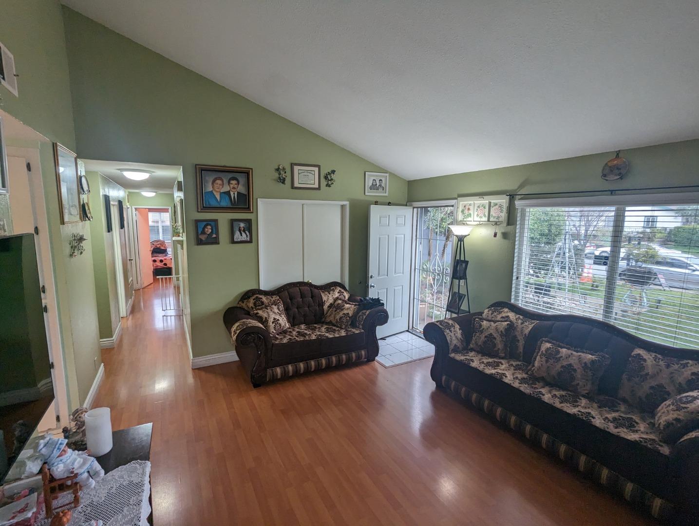 1219 Shoreland DR