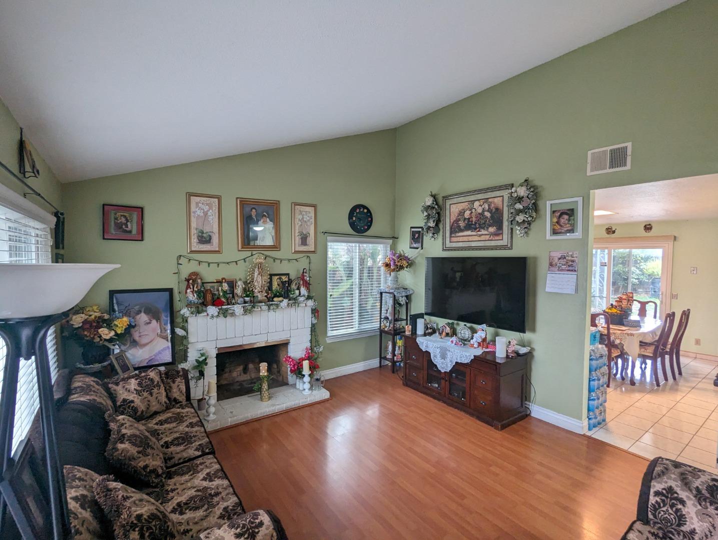 1219 Shoreland DR