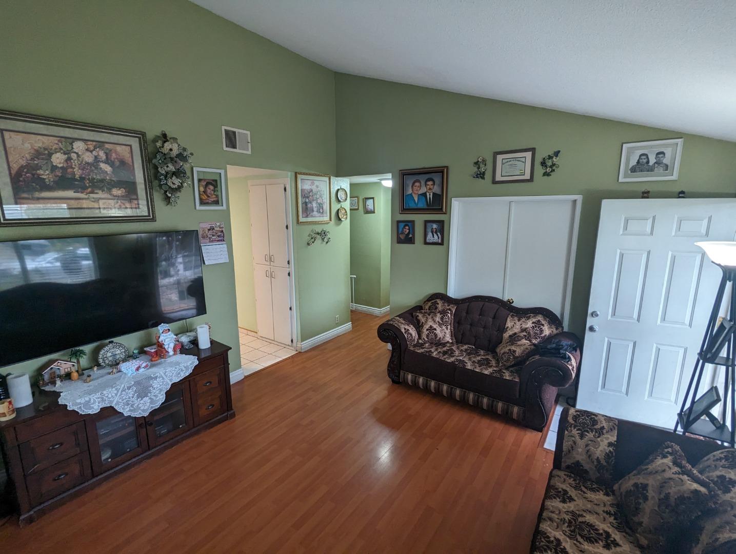 1219 Shoreland DR