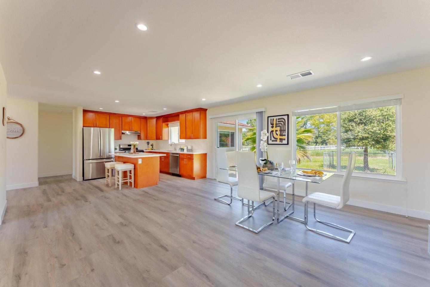 1145 Sherry LN