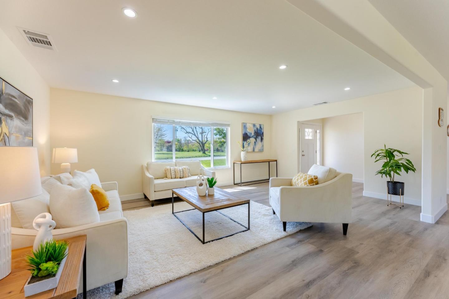 1145 Sherry LN
