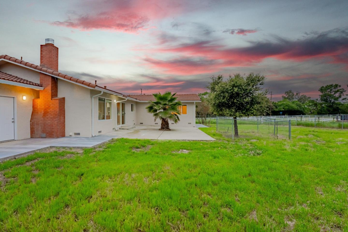 1145 Sherry LN