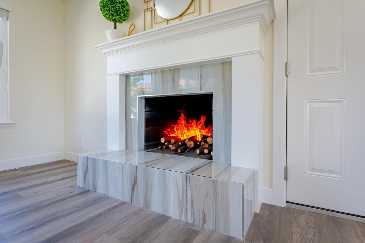 1145 Sherry LN