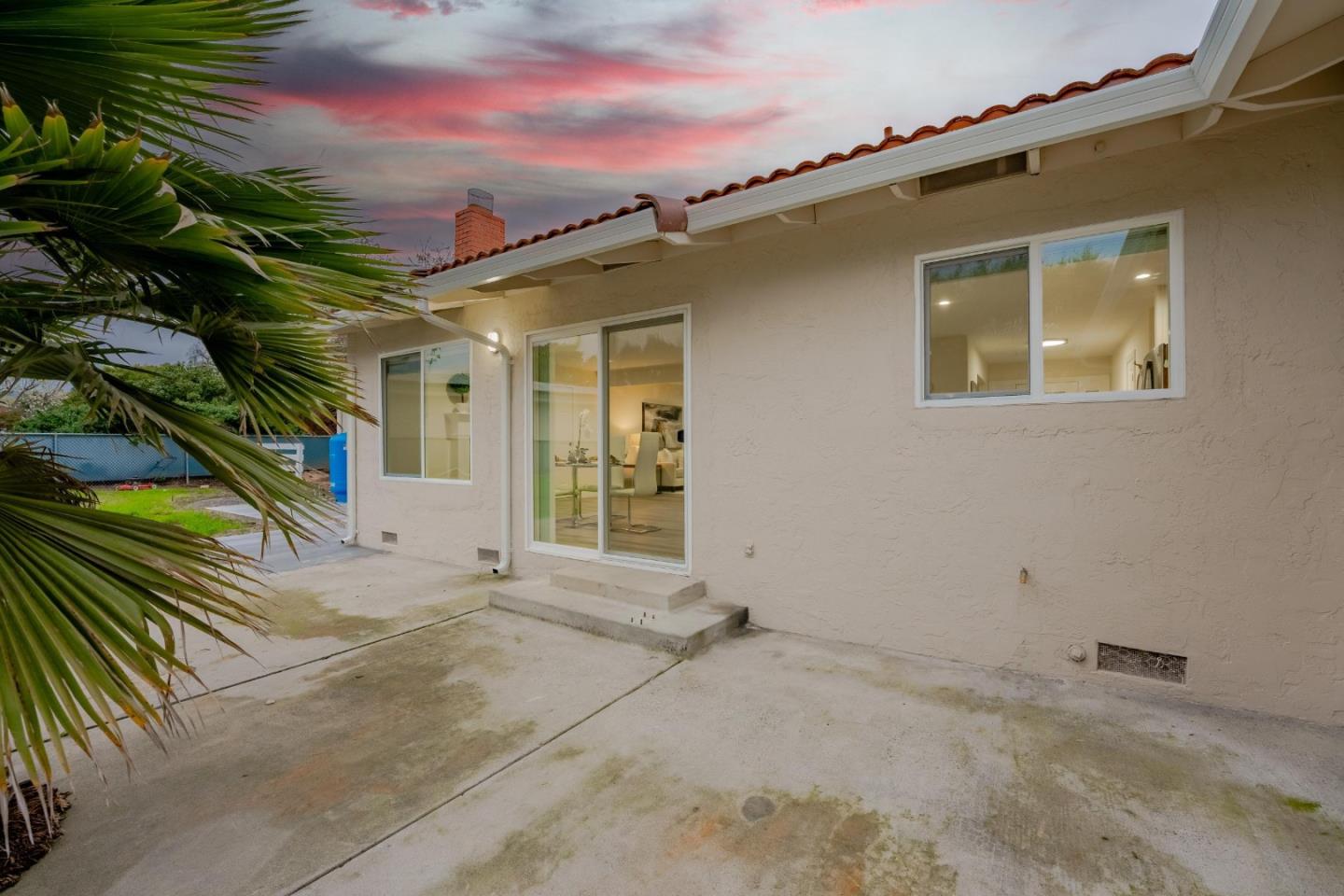 1145 Sherry LN
