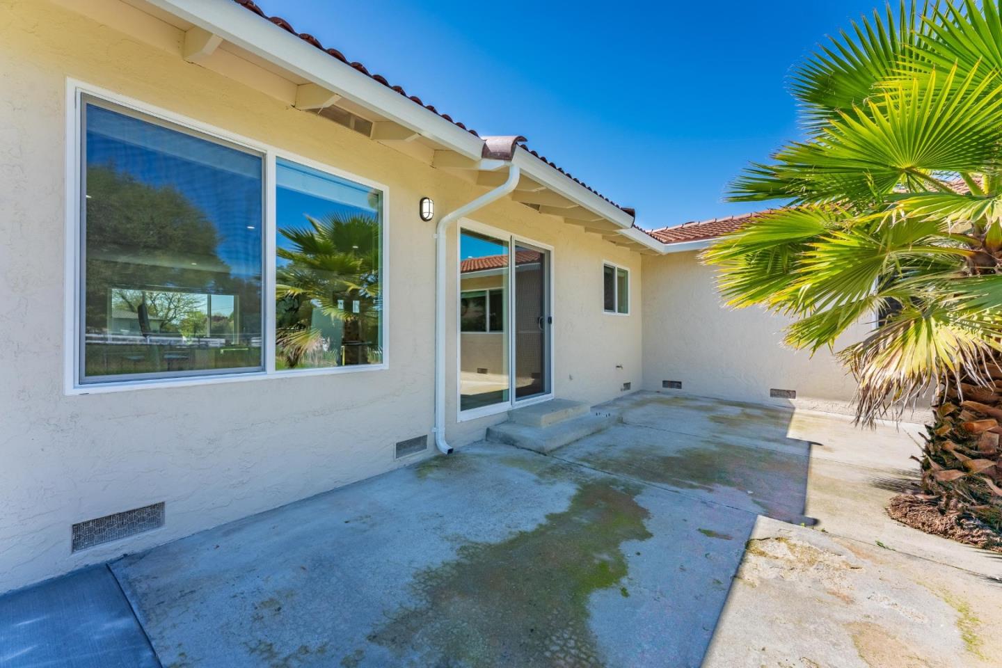 1145 Sherry LN