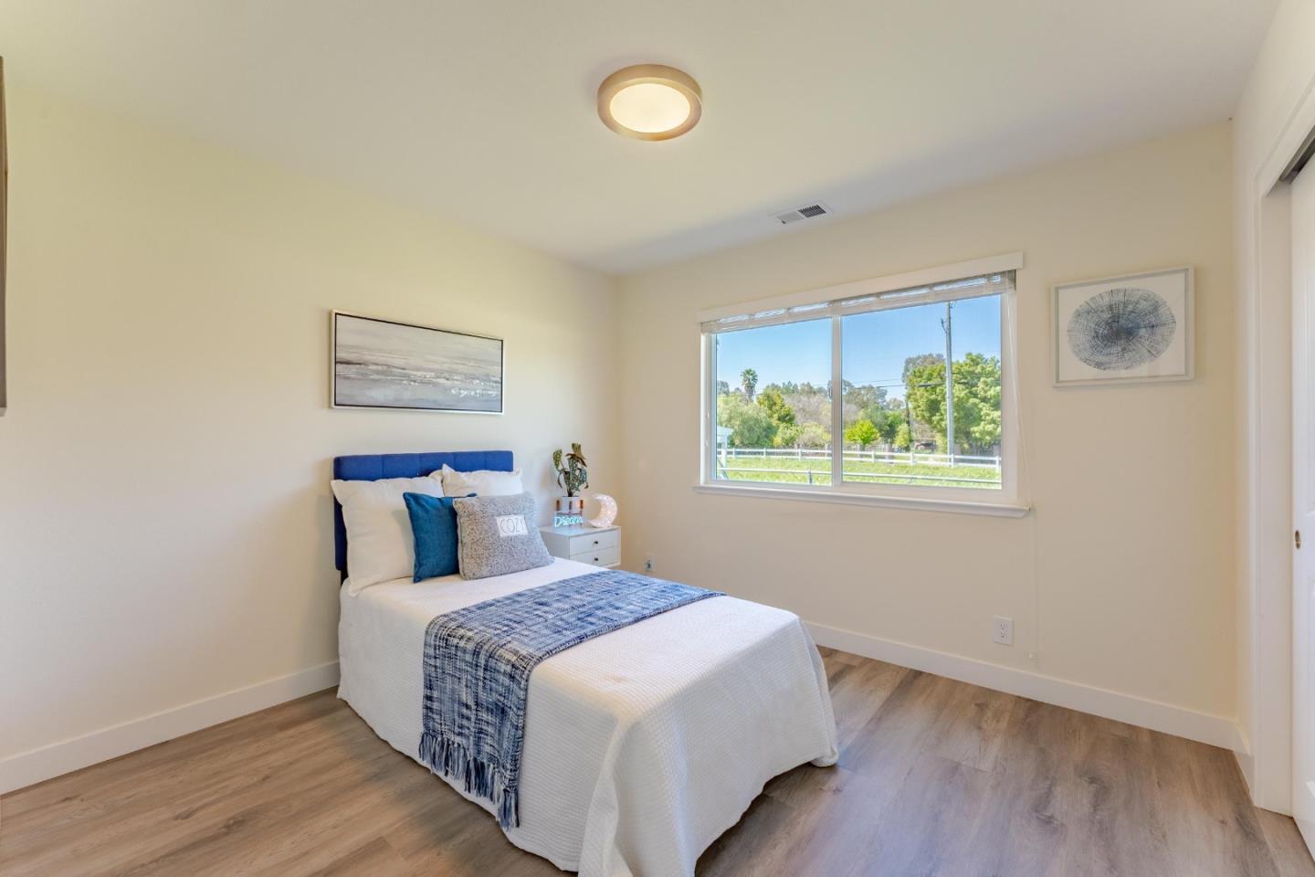 1145 Sherry LN