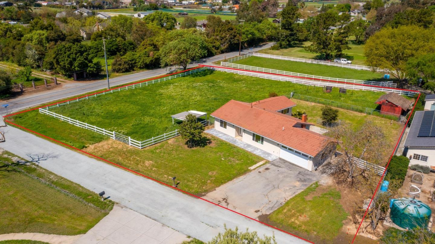 1145 Sherry LN