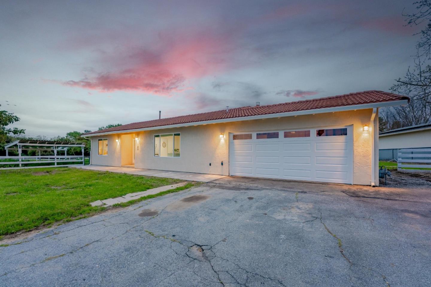 1145 Sherry LN