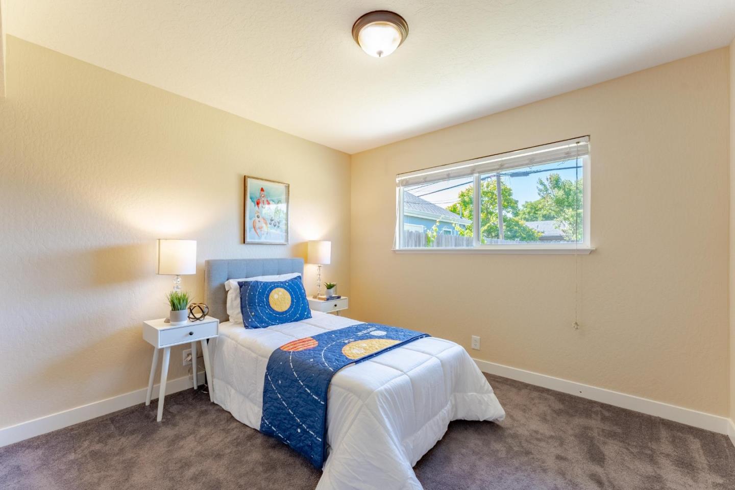 1211 Carnelian DR