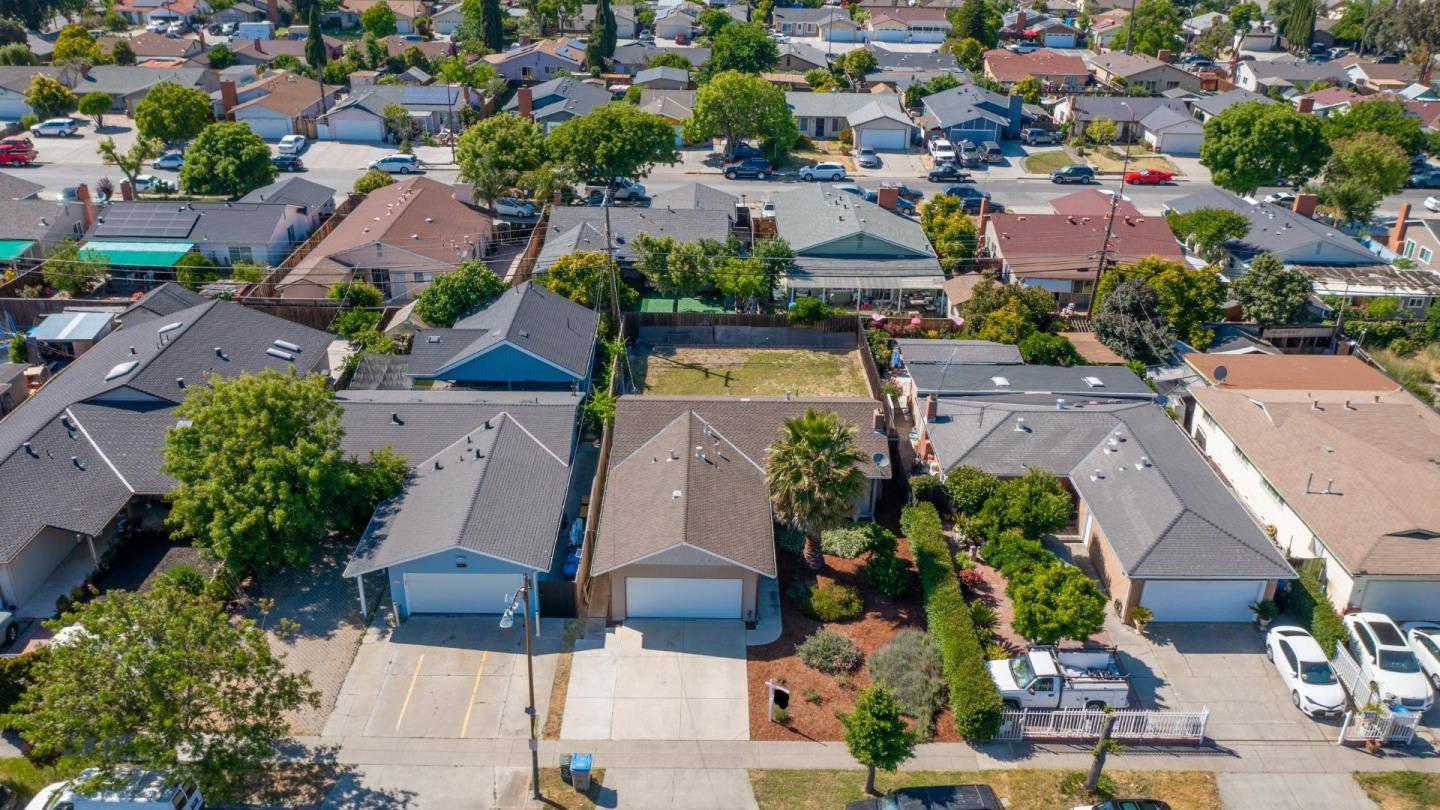 1211 Carnelian DR