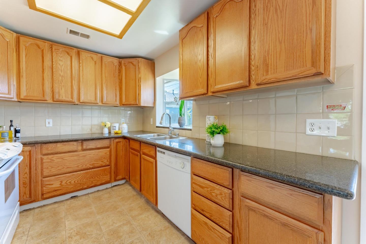 1211 Carnelian DR