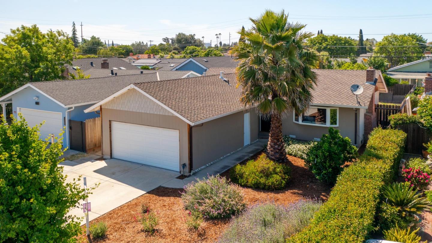 1211 Carnelian DR