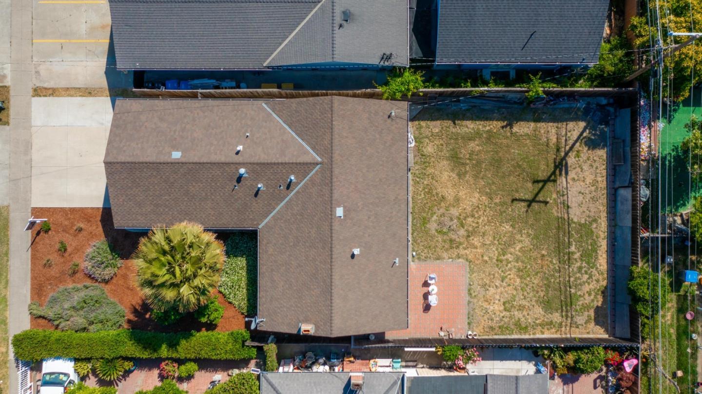 1211 Carnelian DR