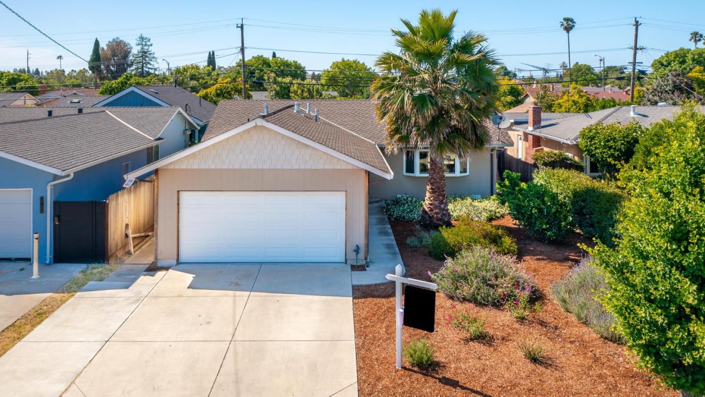 1211 Carnelian DR