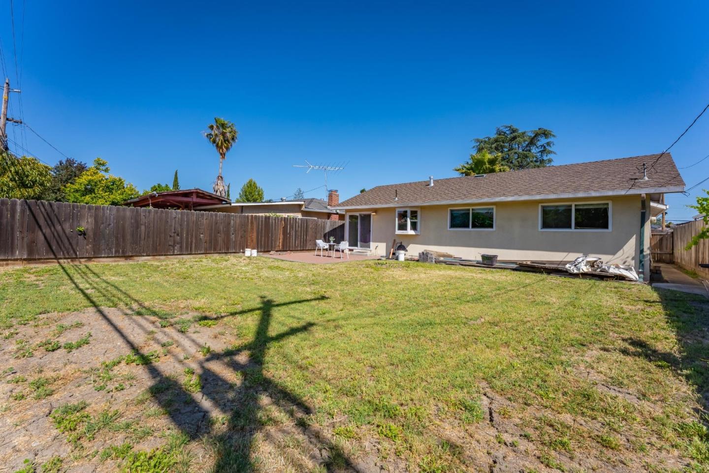 1211 Carnelian DR