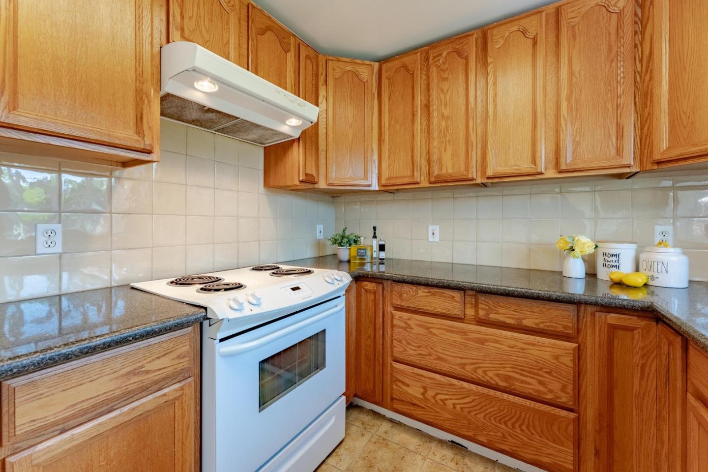 1211 Carnelian DR