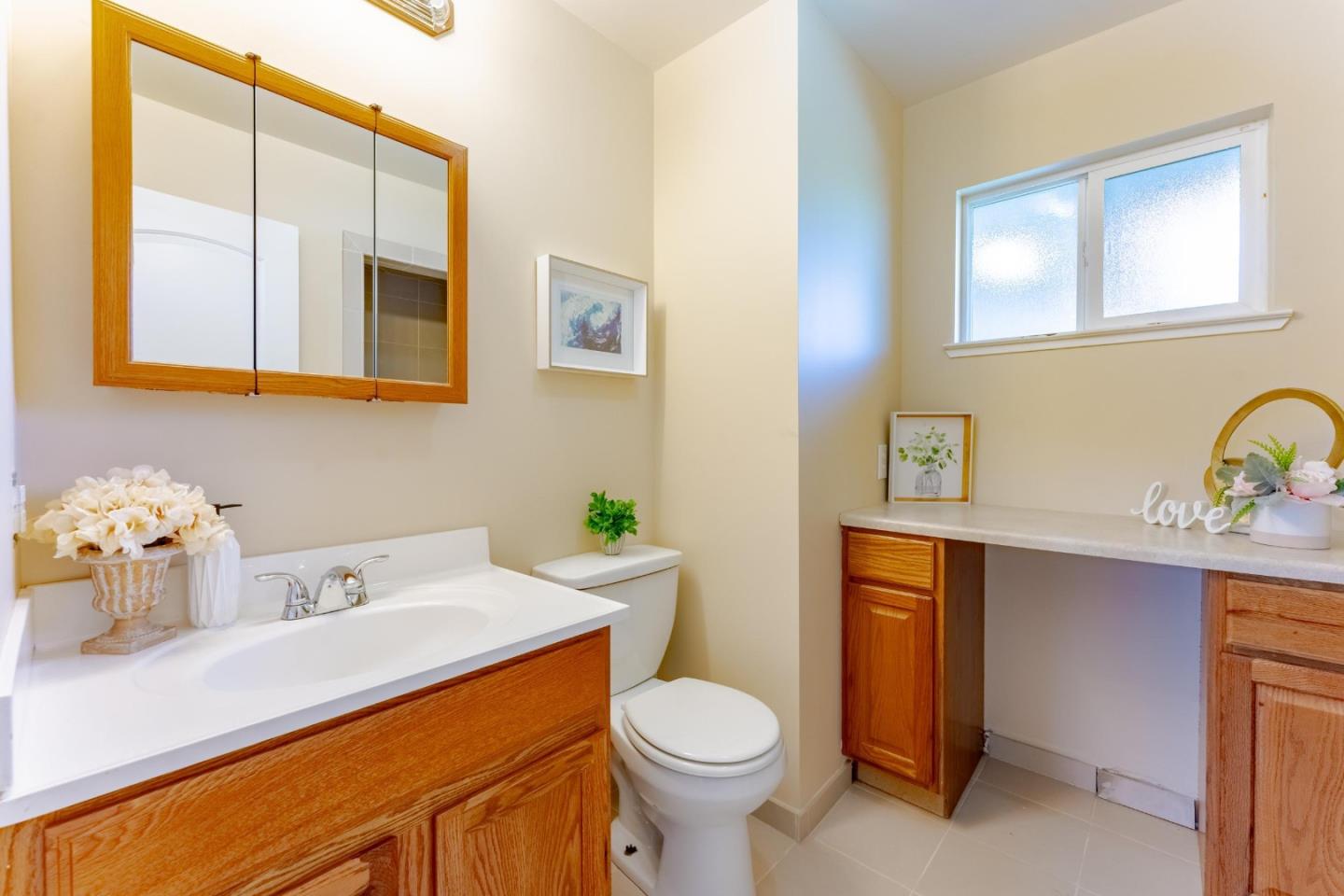 1211 Carnelian DR