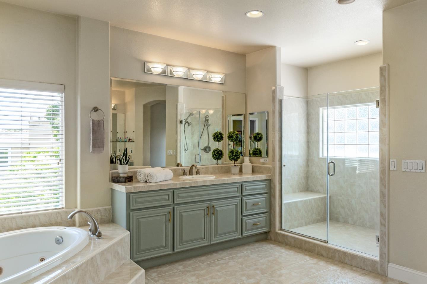 2168 Terrena Valley DR