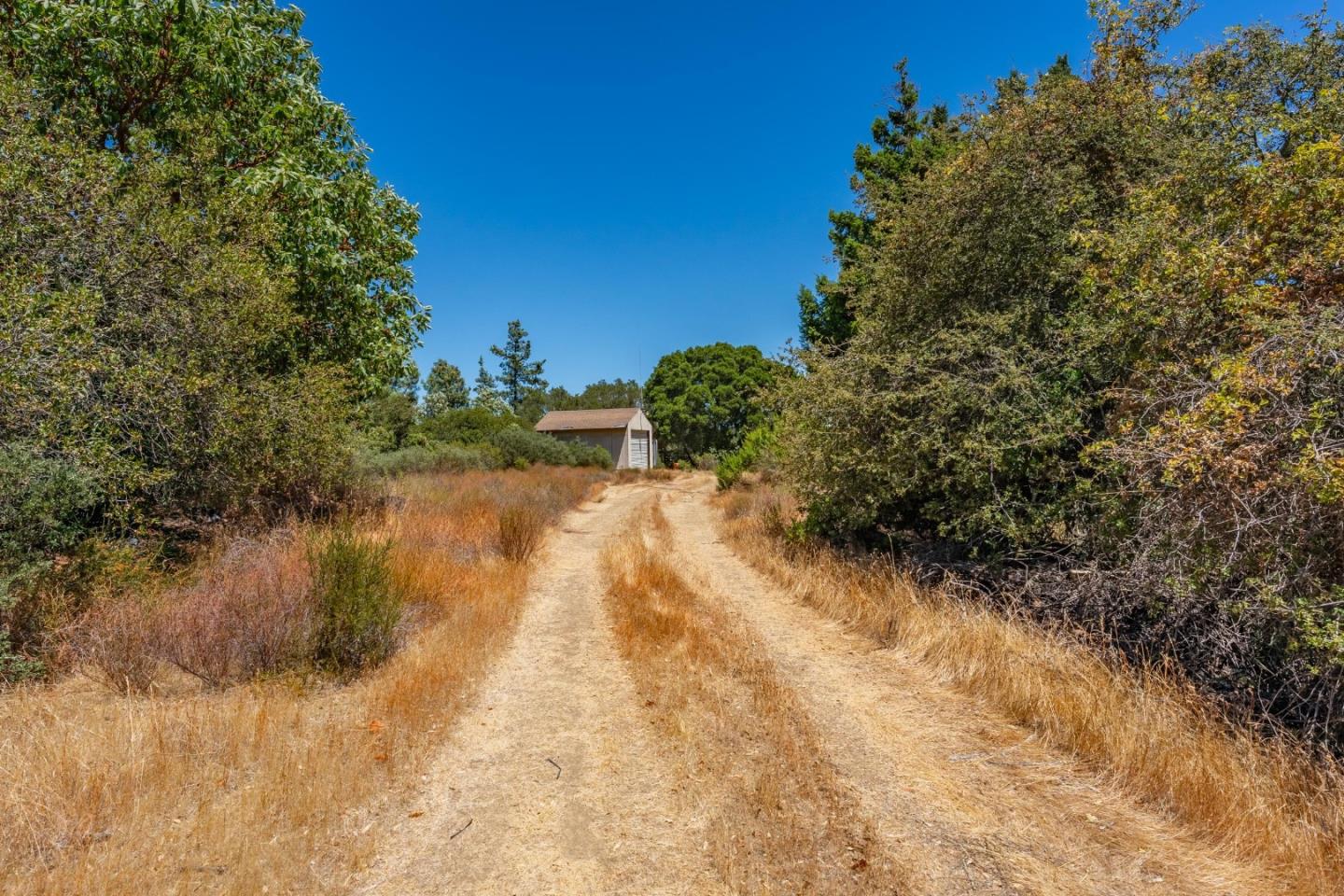 7175 Redwood Retreat RD