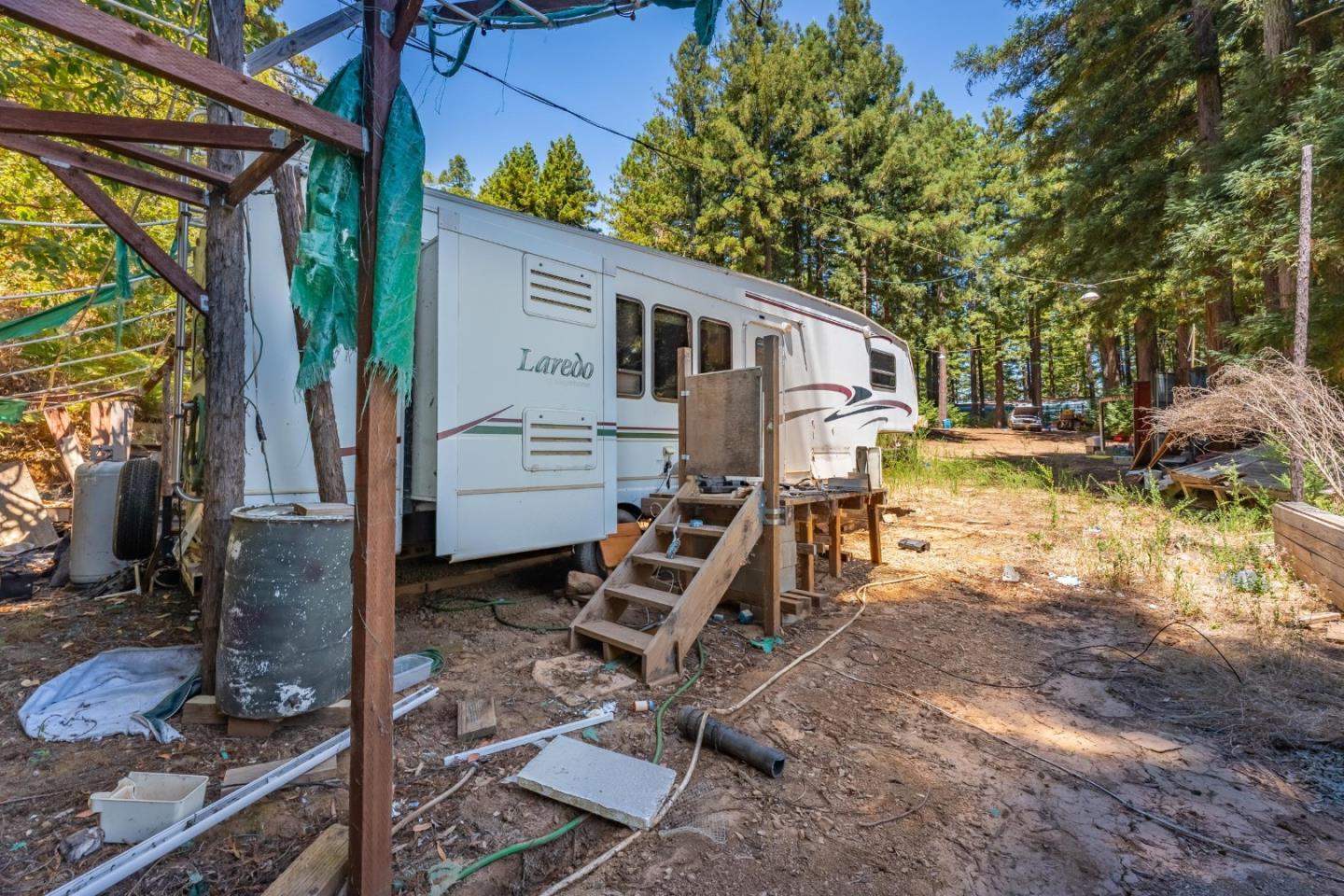 7175 Redwood Retreat RD
