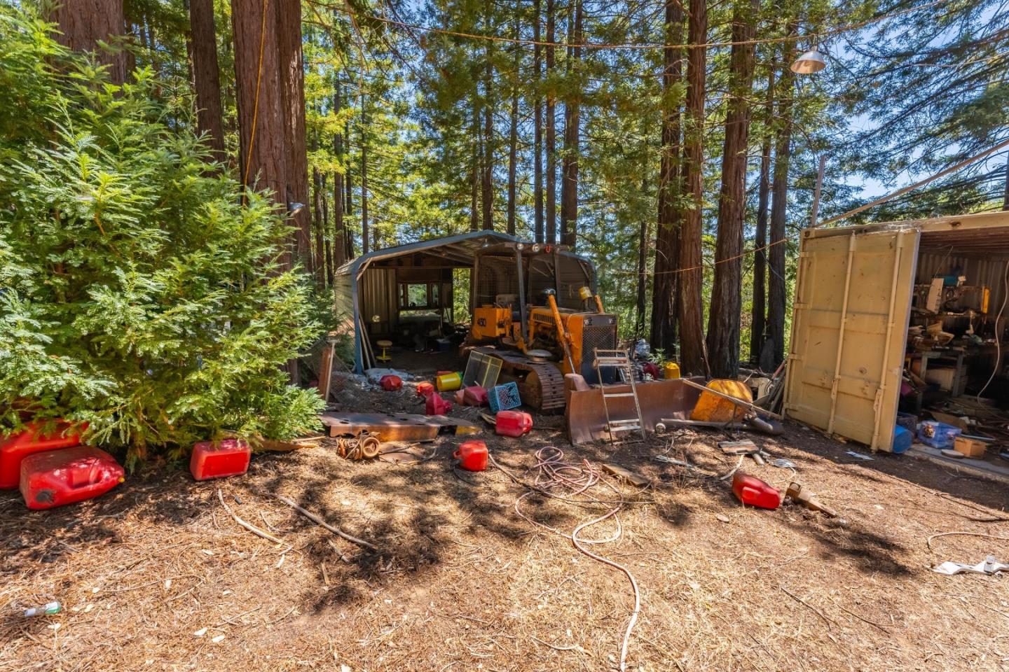 7175 Redwood Retreat RD