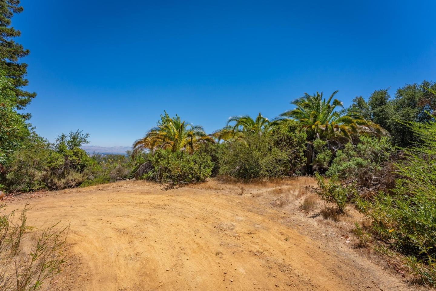 7175 Redwood Retreat RD