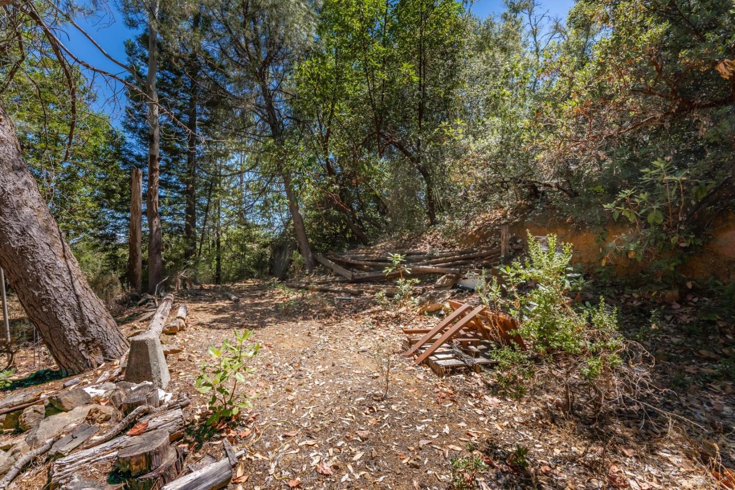 7175 Redwood Retreat RD