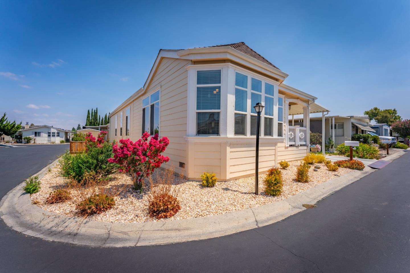 5770 Winfield BLVD 102